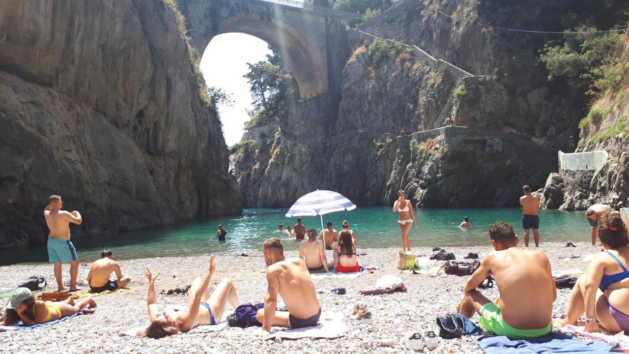 Alta Quota Relax On The Sea Panzió Salerno Kültér fotó